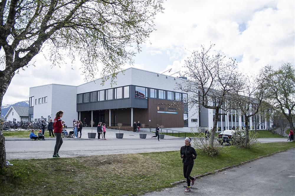 Brønnøysund videregående skole - Klikk for stort bilde